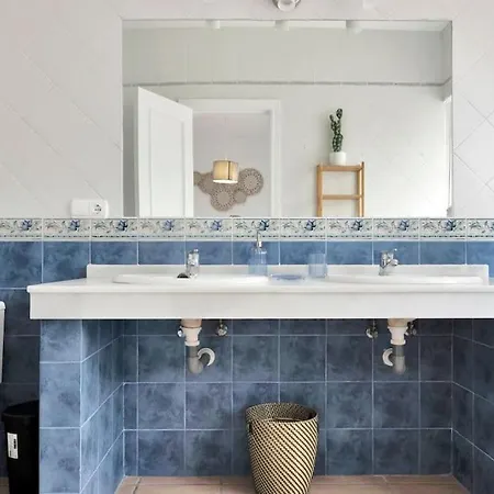 Adosado Con Solarium Y Piscina En - Vistamar 16 * Marbella