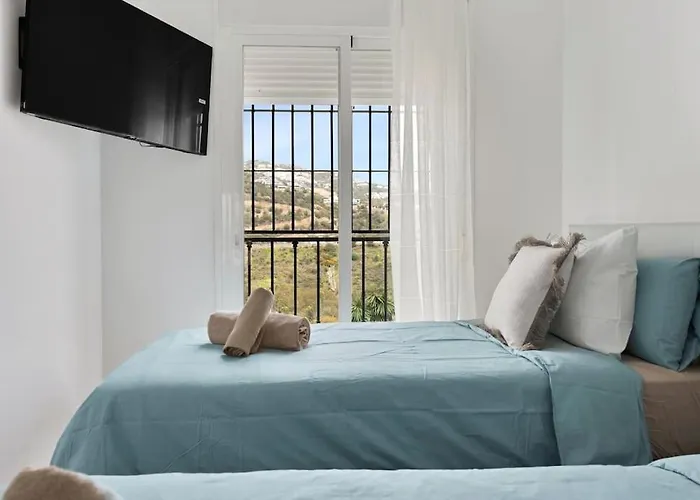 Adosado Con Solarium Y Piscina En - Vistamar 16 * ماربيا