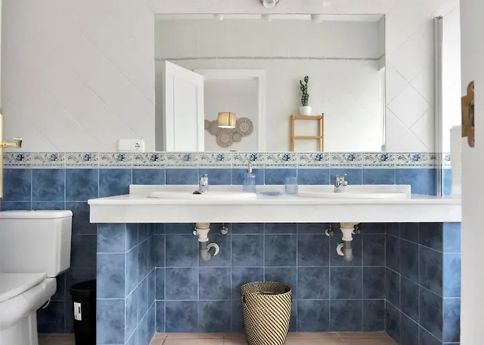 Adosado Con Solarium Y Piscina En - Vistamar 16 * ماربيا